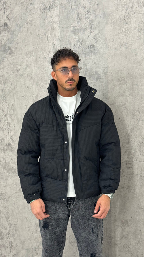 Puffer Black Essential